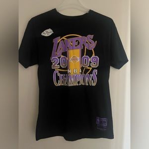 vintage lakers graphic tee